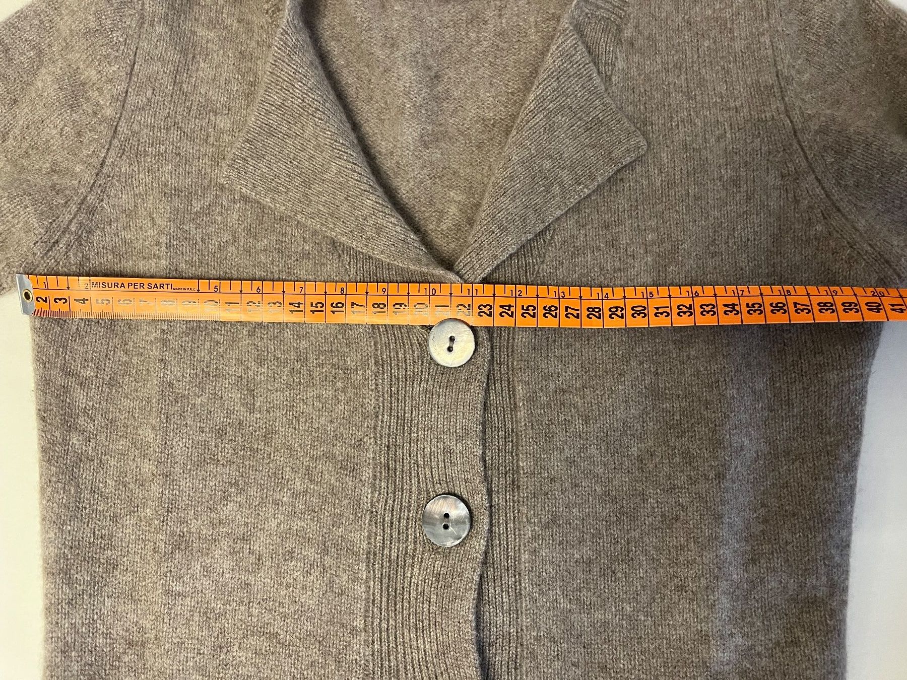 Giacche: Hochwertige Kaschmir Strickjacke, Grösse M – Usato da Männedorf venduto da bluevis 4
