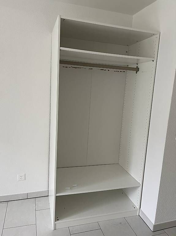 Schränke: IKEA Kleiderschrank  – Gebraucht aus Pfäffikon SZ von hej_hqh9