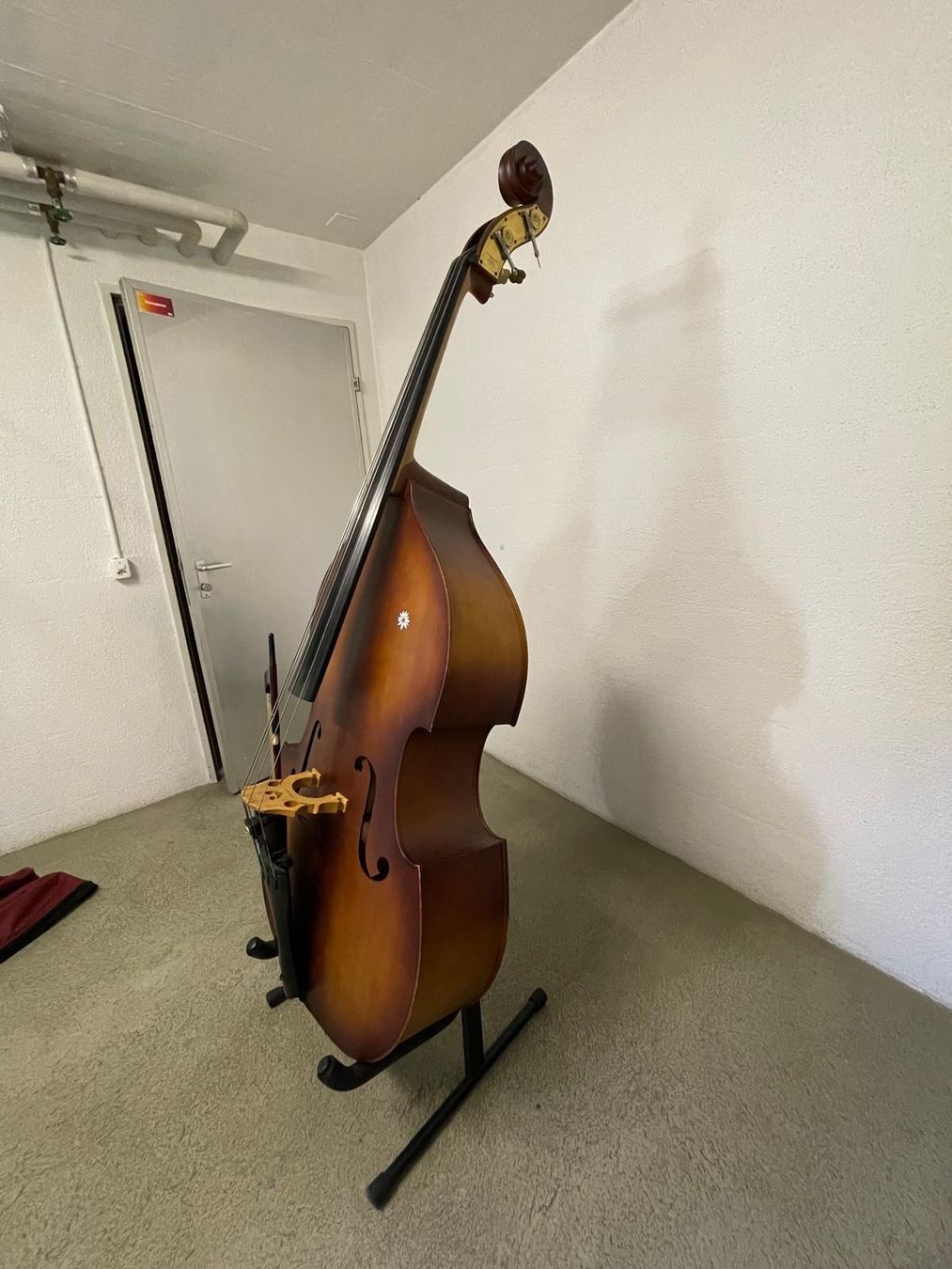 Musikinstrumente: Kontrabassgeige "3/4" aus massivem Holz – Gebraucht aus Nänikon von Taijundo