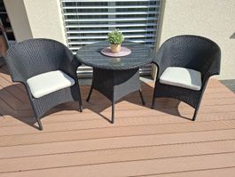Pfister Gartentisch mit 2 sehr bequemen Stühlen. 1A Zustand