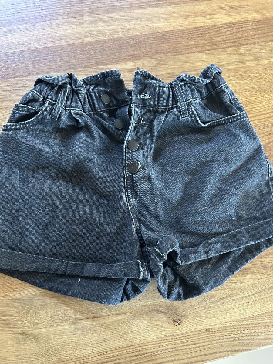 Lots de vêtements: Kleiderpaket Shorts S  – D'occasion à Walperswil par and_6y68 1