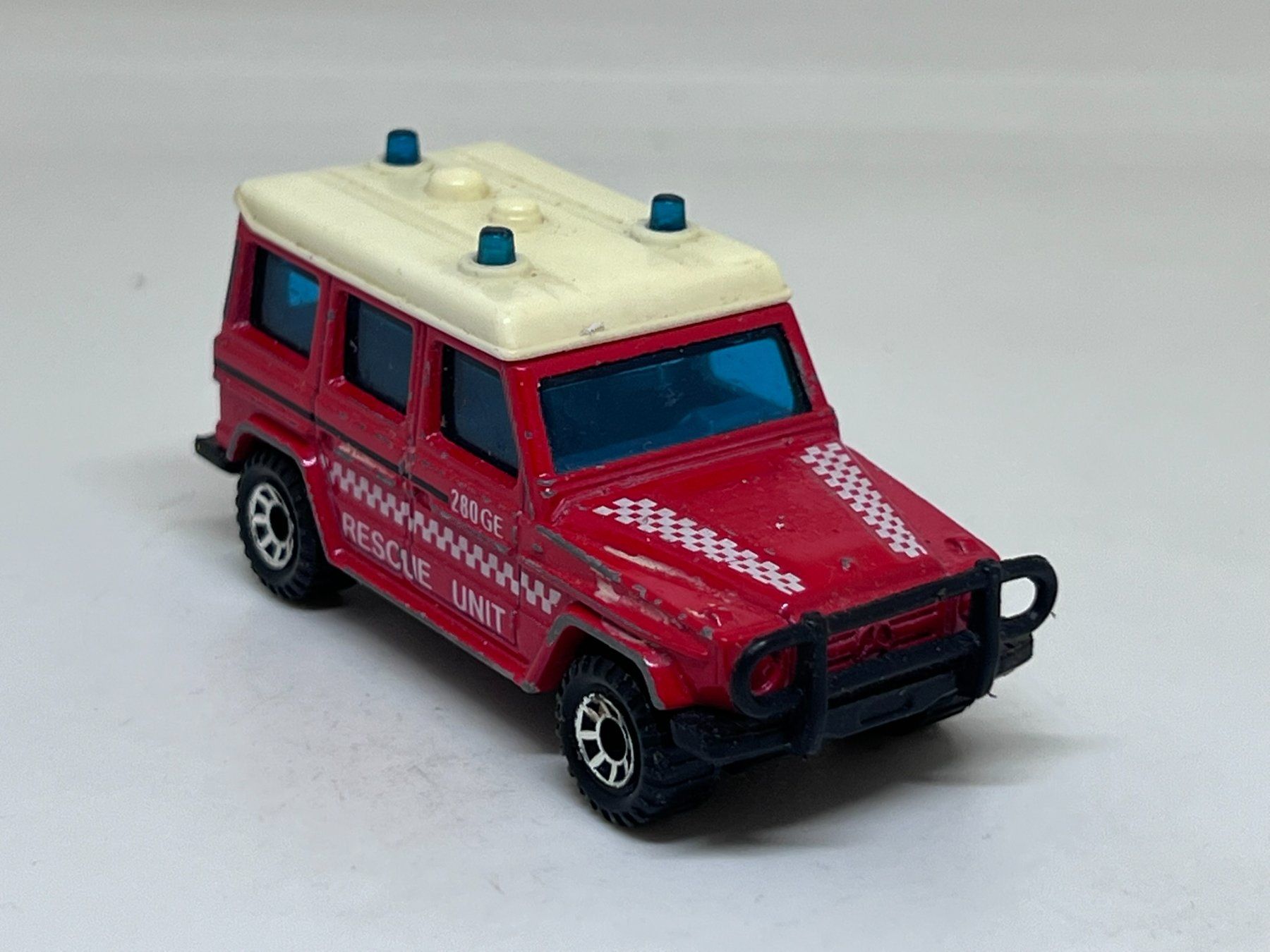 Matchbox Modellautos: Matchbox Mercedes-Benz 280GE #49 – Gebraucht aus Wildegg von LaaBoutique