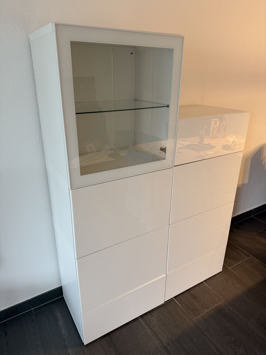 Ikea Vetrine: IKEA Weisser Vitrinenschrank mit Schubladen – Usato da Männedorf venduto da tschuetteler2000 1
