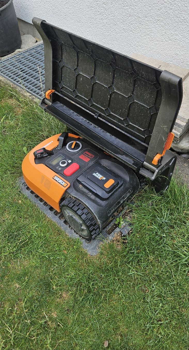 Worx Rasenmäher: Mähroboter Landroid Worx M Plus WR165E – Gebraucht aus Bergdietikon von Giacomoboromo