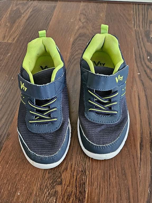 Schuhe für Jungen: Turnschuhe Vty Grösse 30 – Gebraucht aus Rümlang von surfer07