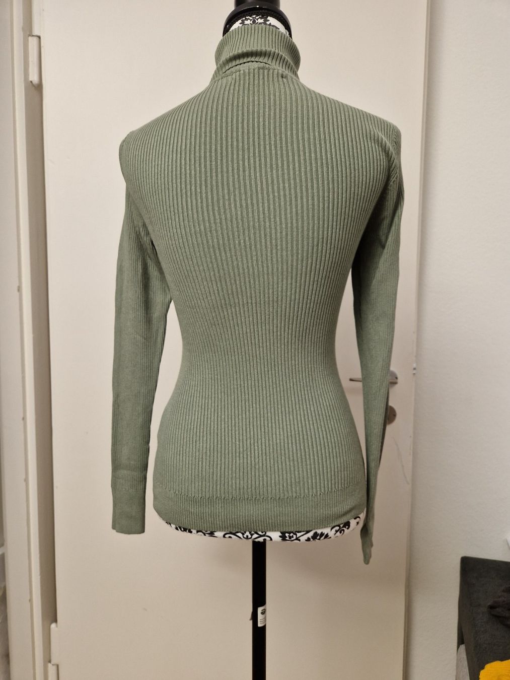 Pullover & Sweatshirts: Zwei Damen Rollkragenpullover gerippt, Gr. M, khaki/braun – Neu (gemäss Beschreibung) aus Glattbrugg von mas_75t2 1