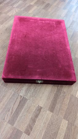 Präsentationskoffer Samt rot 45x33x6 cm