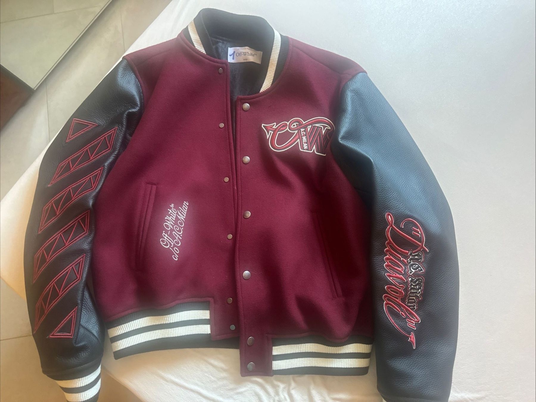 Giacche: Bomber Off White x AC Milan – Nuovo (secondo la descrizione) da Massagno venduto da cha_gkq7 2