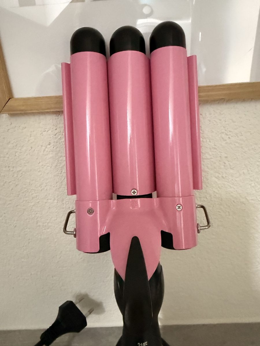 Lockenstäbe & Haarglätter: 3-BARREL HAIR WAVER PINK – Gebraucht aus Stallikon von haeppynessa 2