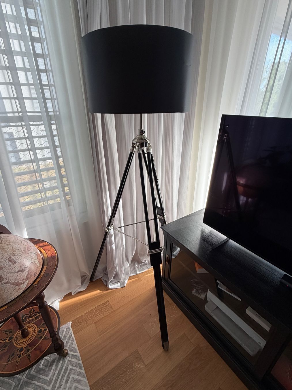 Lampes: Moderne Tripod-Stehlampe – D'occasion à Kriens par eug_52gd