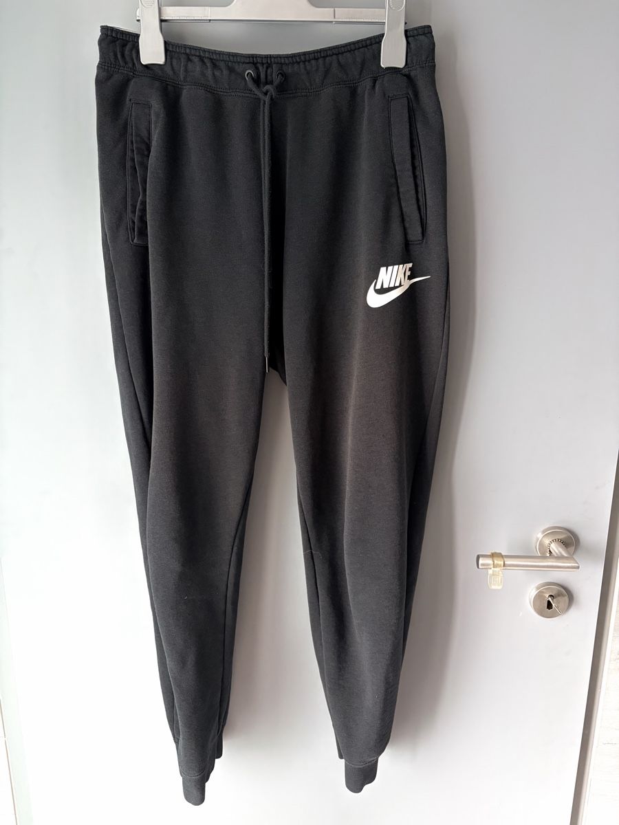 Nike Pantalons: Jogging de sport Nike noir taille M – D'occasion à Champlan par Ger77