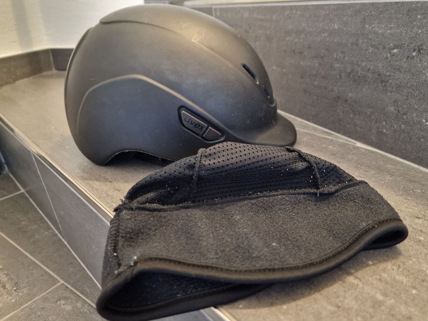 Uvex Helme: Reithelm inkl Ohrwärmer – Gebraucht aus Schindellegi von Bpologe60