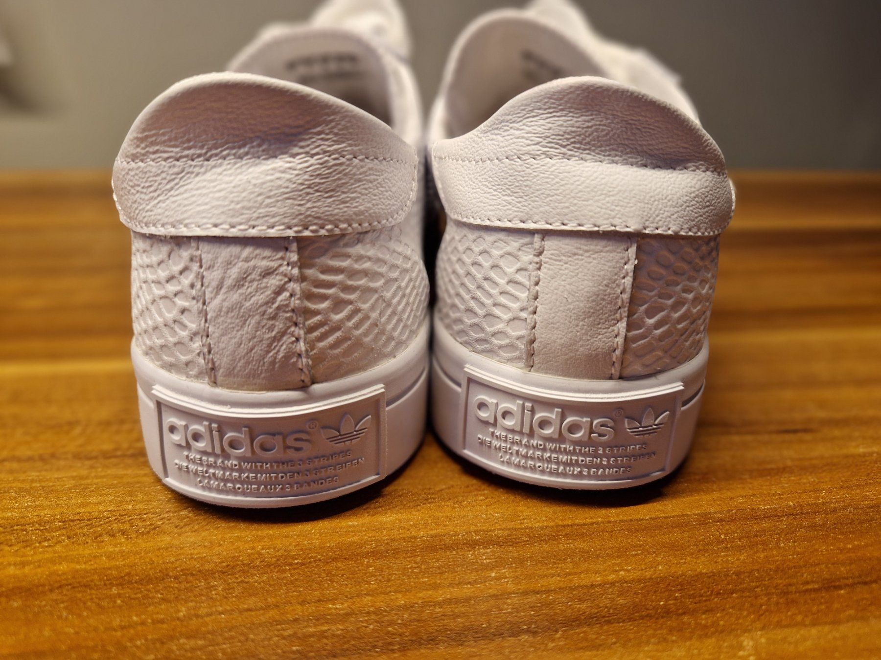 Adidas Scarpe da donna: Adidas Sneaker Damen weiss 38 2/3 – Nuovo (secondo la descrizione) da Igis venduto da Vulleta.38 4