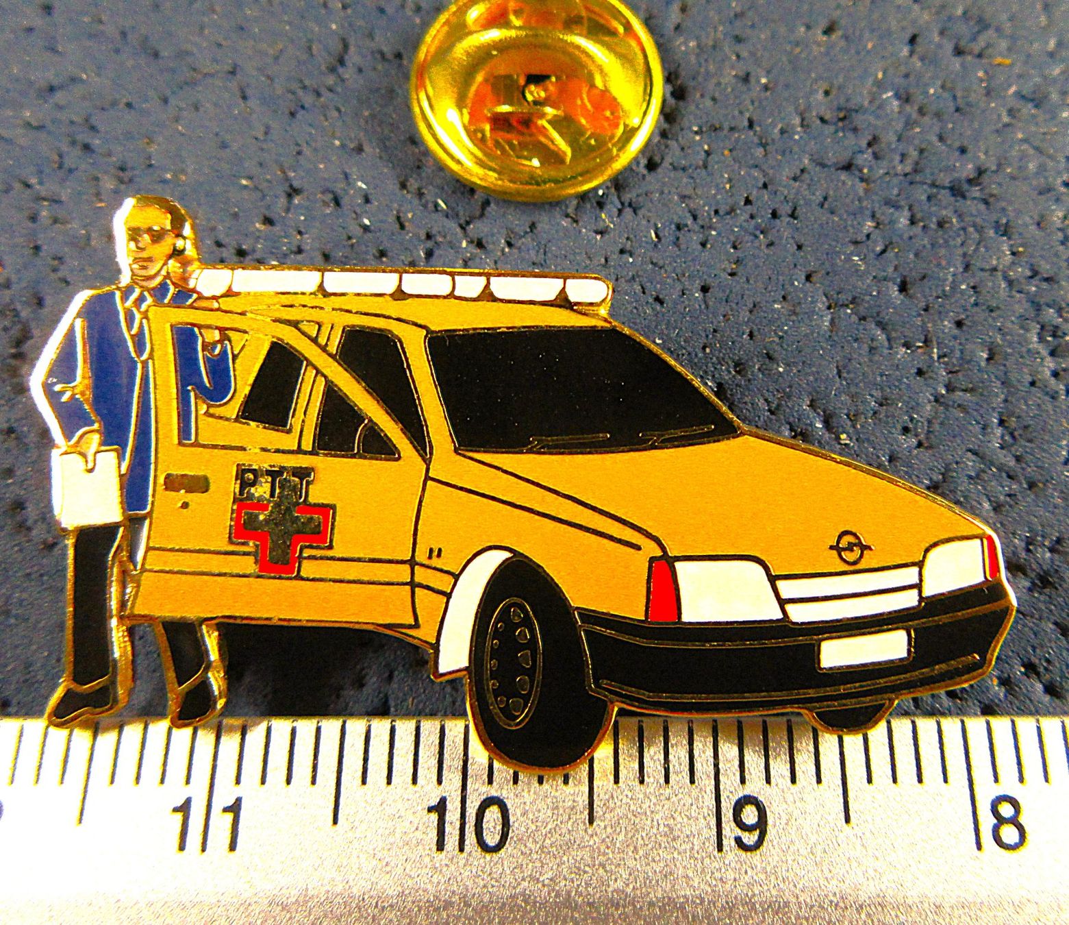 Opel Placchette & Badge: OPEL KADET E POST AUTO BRIEFTRÄGER PIN ENAMEL – Usato da Ettingen venduto da Hausi4711