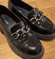 Glänzende Graceland Loafer mit Kette, Grösse 31
