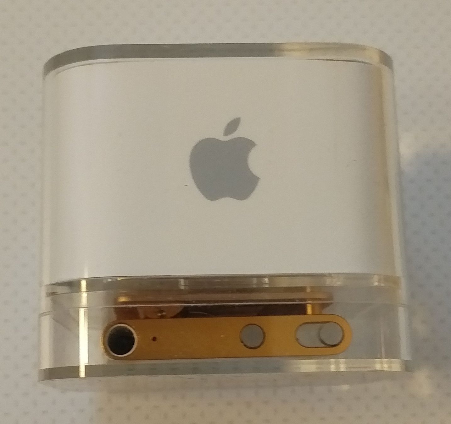 Apple Lettore multimediale portatile: iPod Shuffle Or, 4e génération – Nuovo (secondo la descrizione) da Genève venduto da drxingj 4