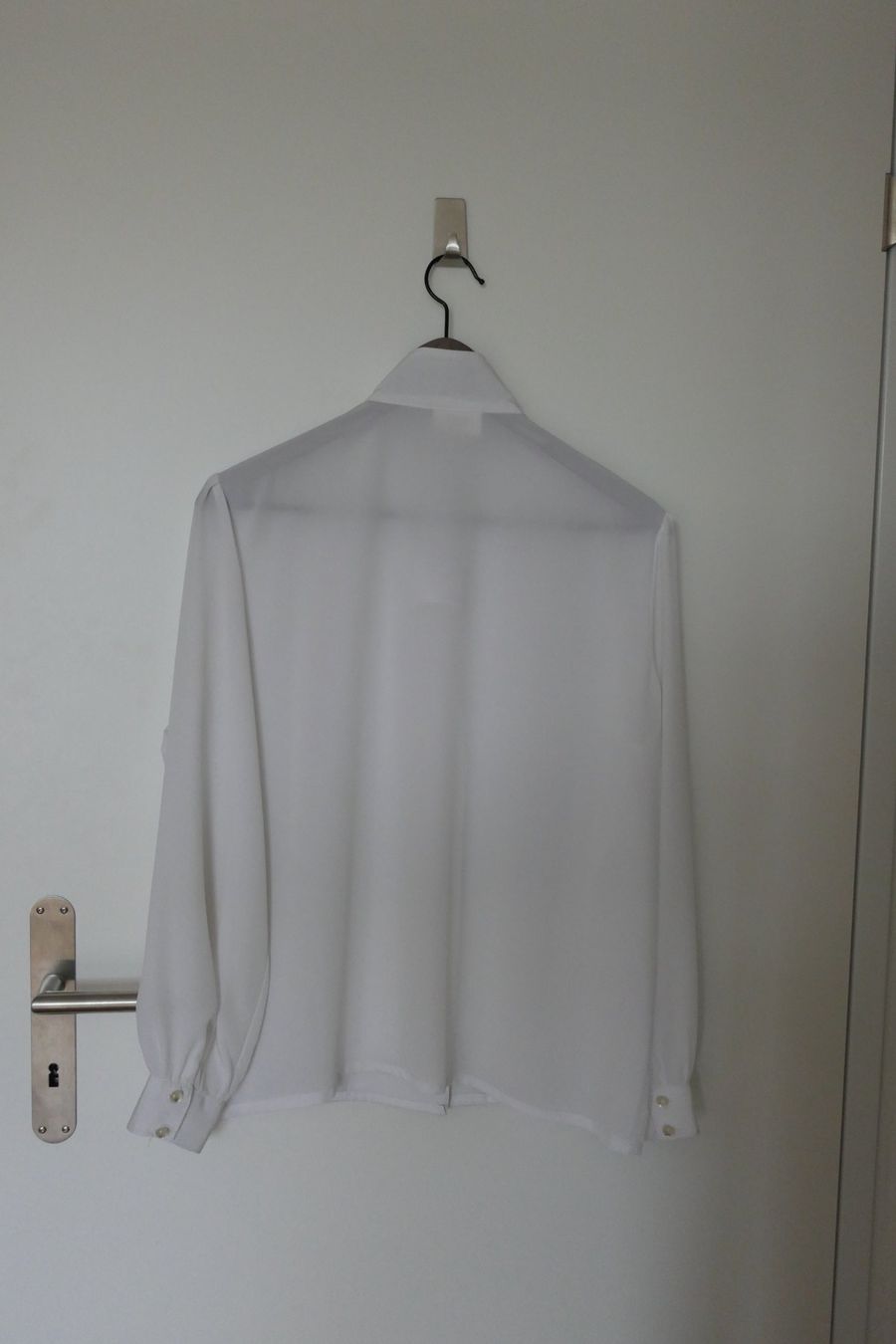 Blusen: Damen Bluse Weiss Grösse 38 mit Perlenknöpfen – Gebraucht aus ESCHENBACH SG von MAKULU04 2