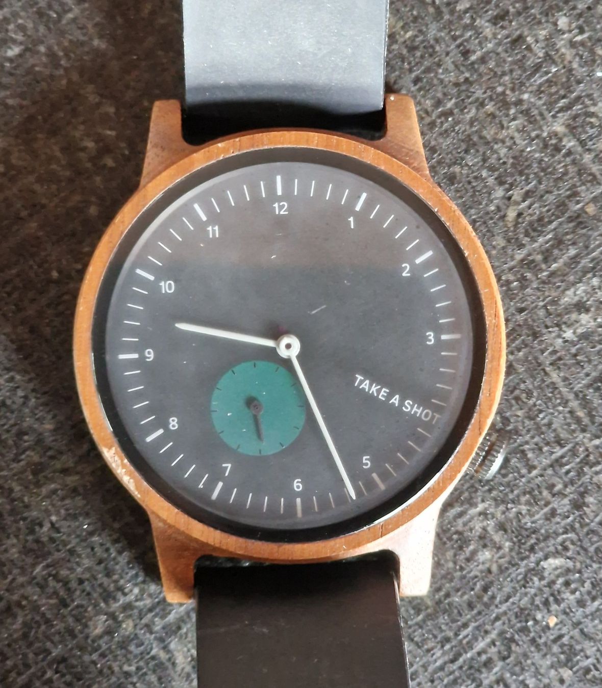 Orologi: Take a Shot - die Holzuhr – Usato da Kleinbösingen venduto da urs_j8d9
