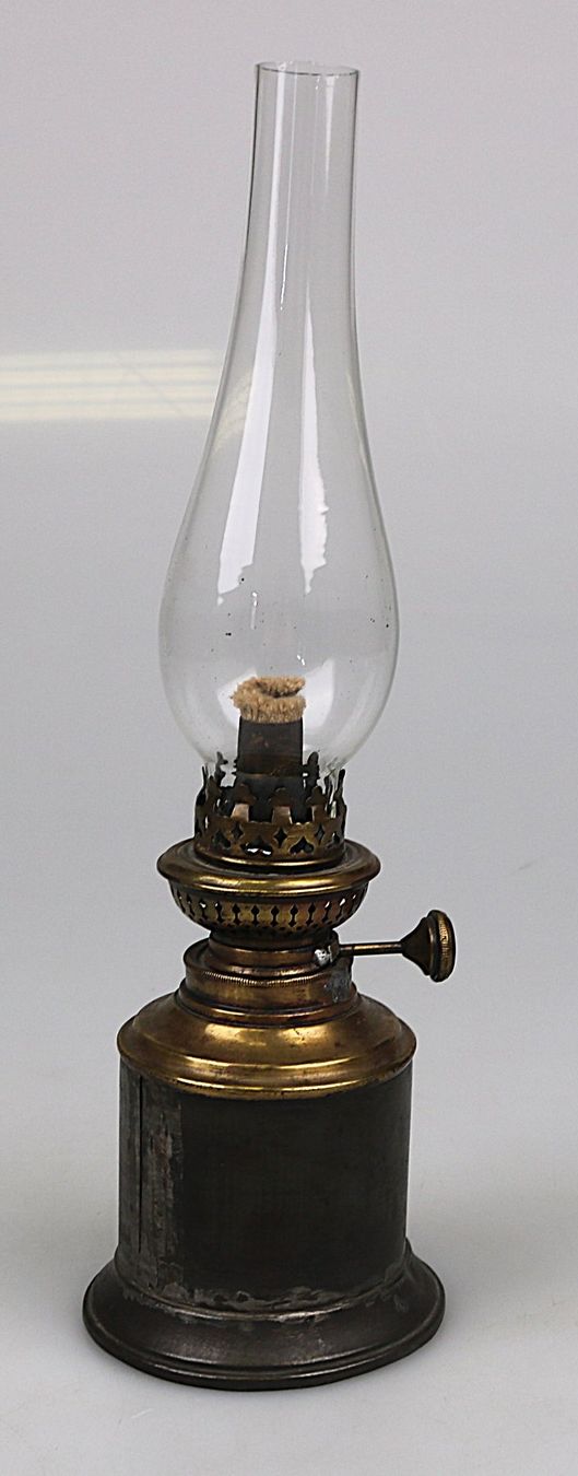 Lampen: Antike Petroleumlampe / Öllampe – Gebraucht aus Volketswil von brockipfannenstil