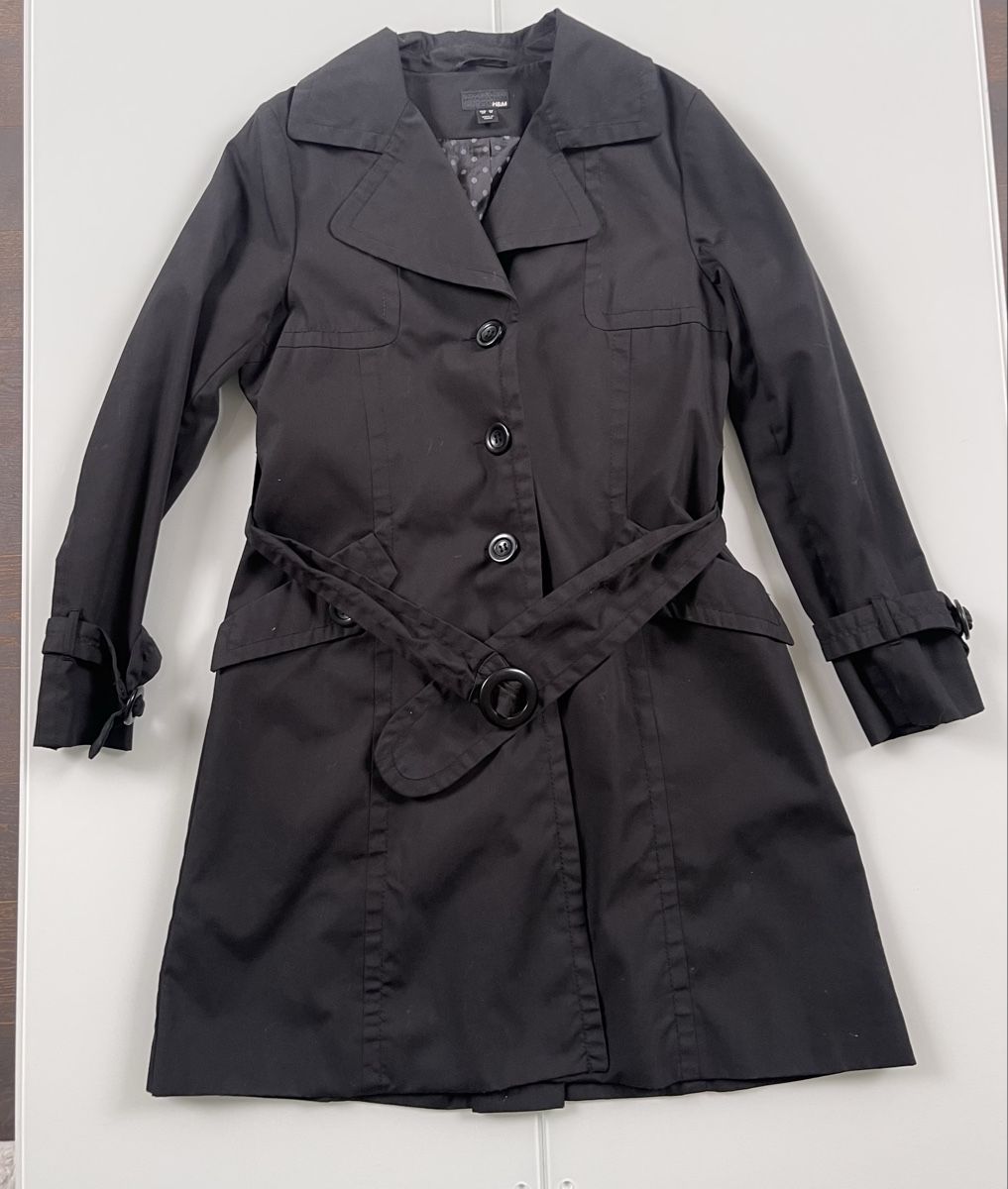 H&M Mäntel: Trenchcoat schwarz H&M in Gr.42 – Gebraucht aus Bannwil von Anoia