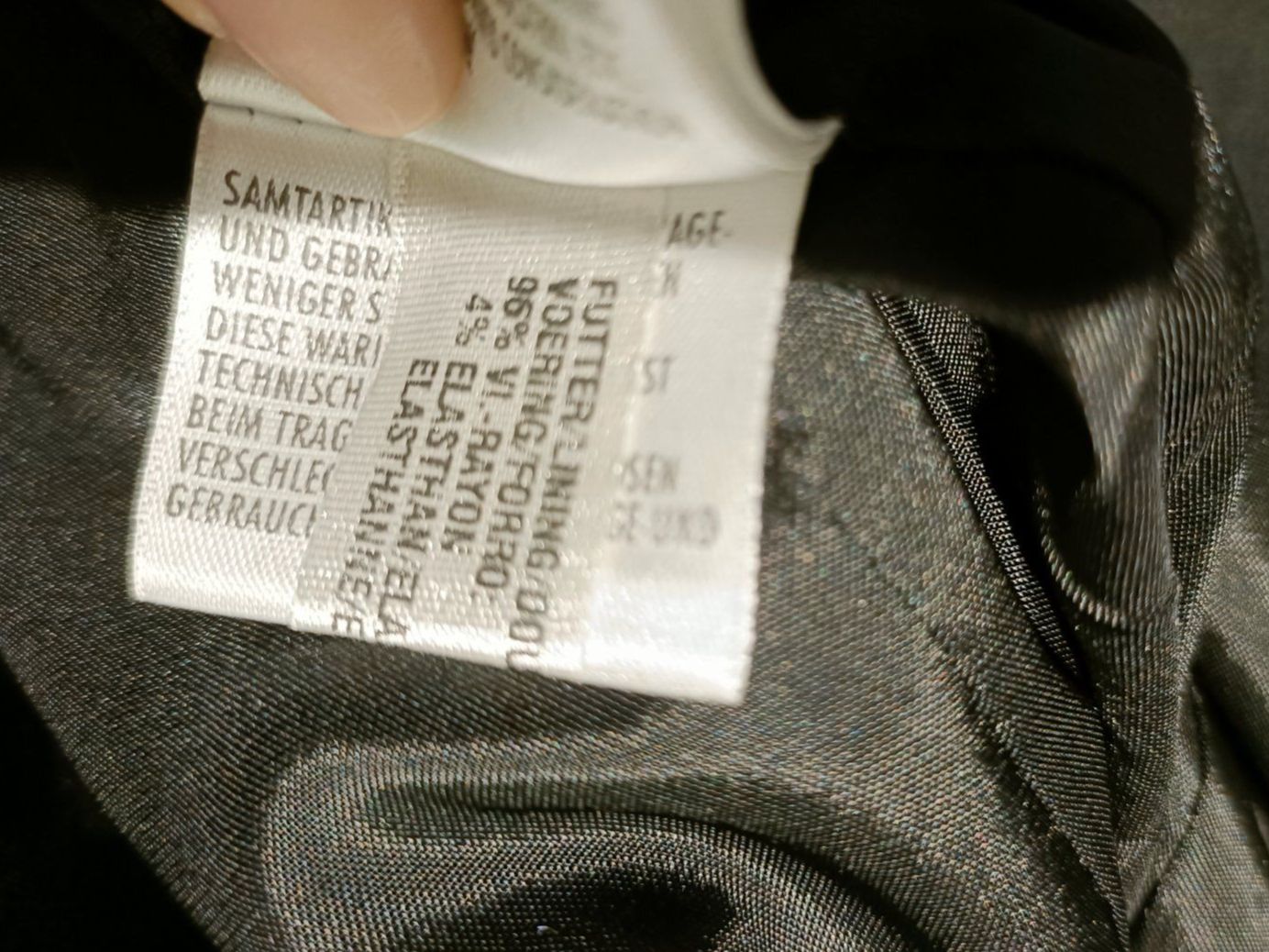 Escada Giacche: Escada Samtjacke mit Schleife, Schwarz GR.44 – Usato da Zollikofen venduto da Proseco 5