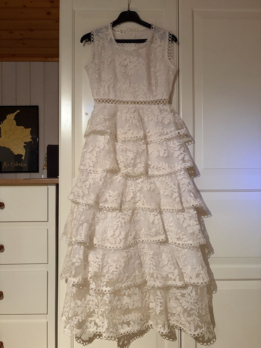 Vestiti: Elegant Embroidery Midi Dress – Usato da St.Josefen venduto da lop_lh8d 1