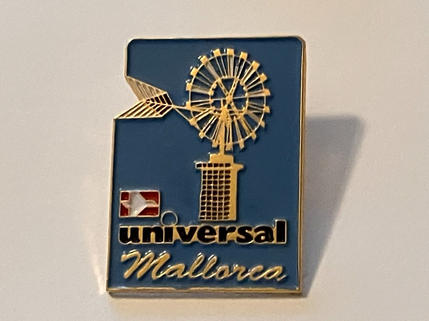 Placchette & Badge: 1 Pin Universal Mallorca – Usato da Basel venduto da djwwpp