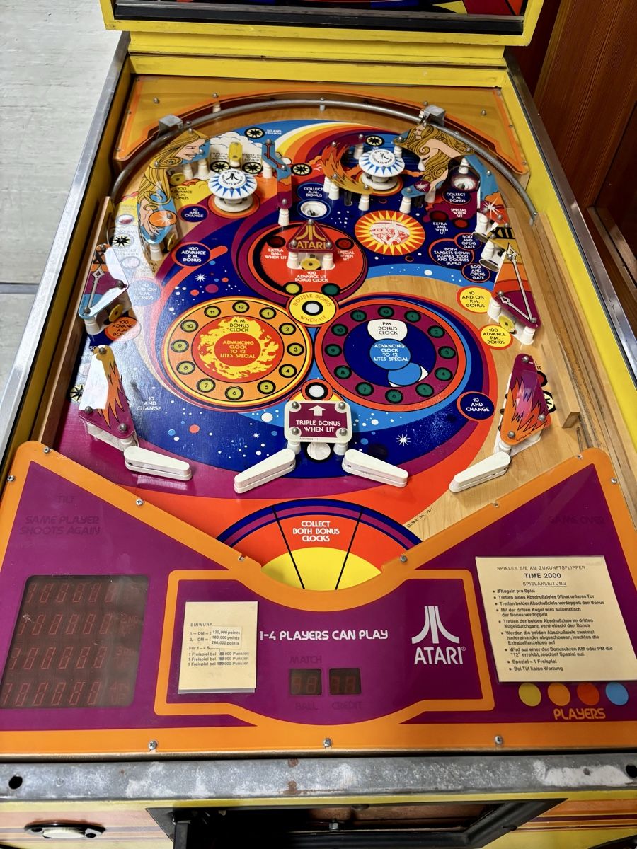 Atari Flippers: Flipperkasten Atari Time 2000 – Défectueux à Thun par Lagoontrap 2