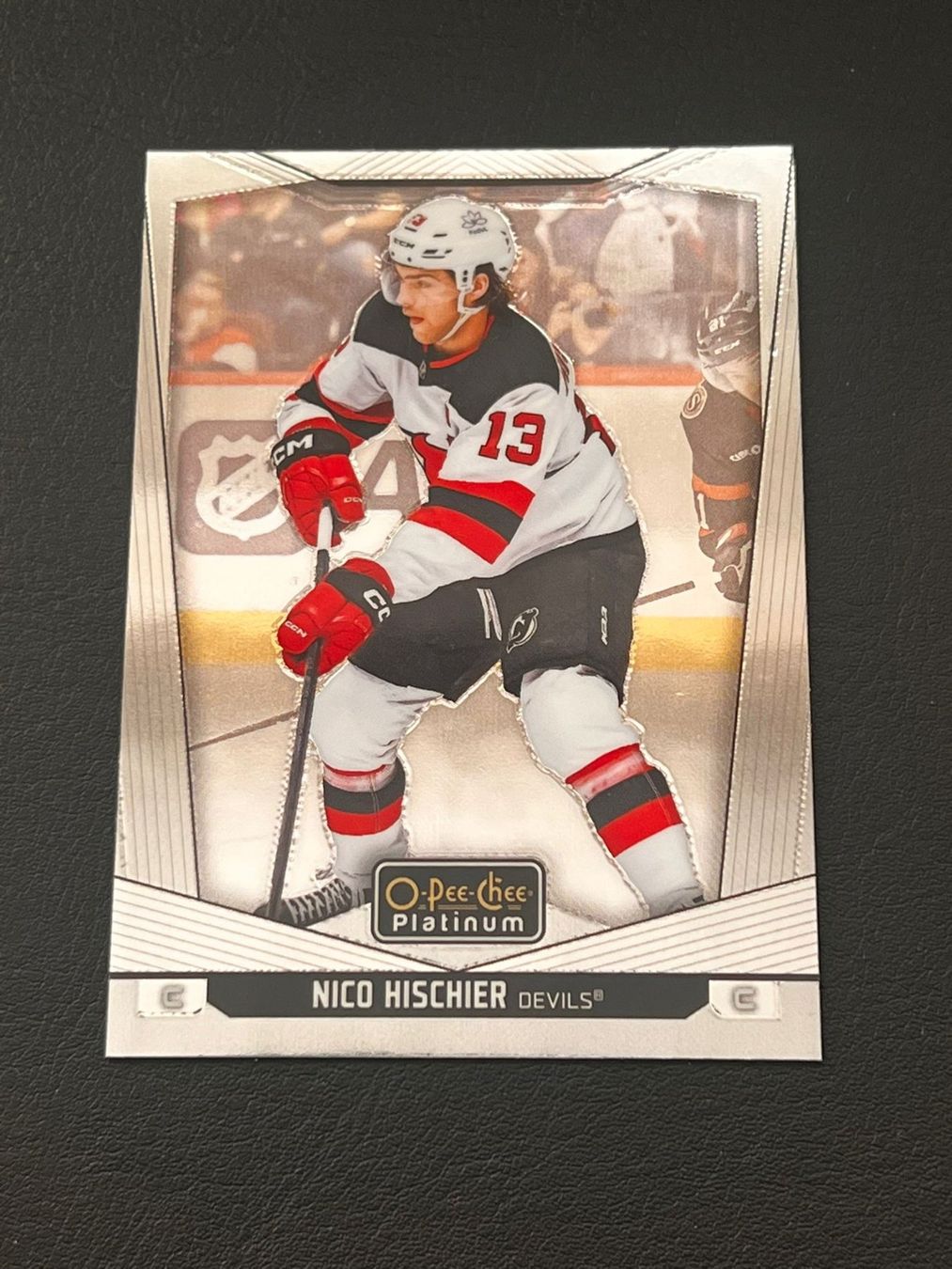NHL Carte collezionabili: Nico Hischier 2024 Platinum Base New Jersey Devils – Nuovo (secondo la descrizione) da Möhlin venduto da SwissHockeyCards