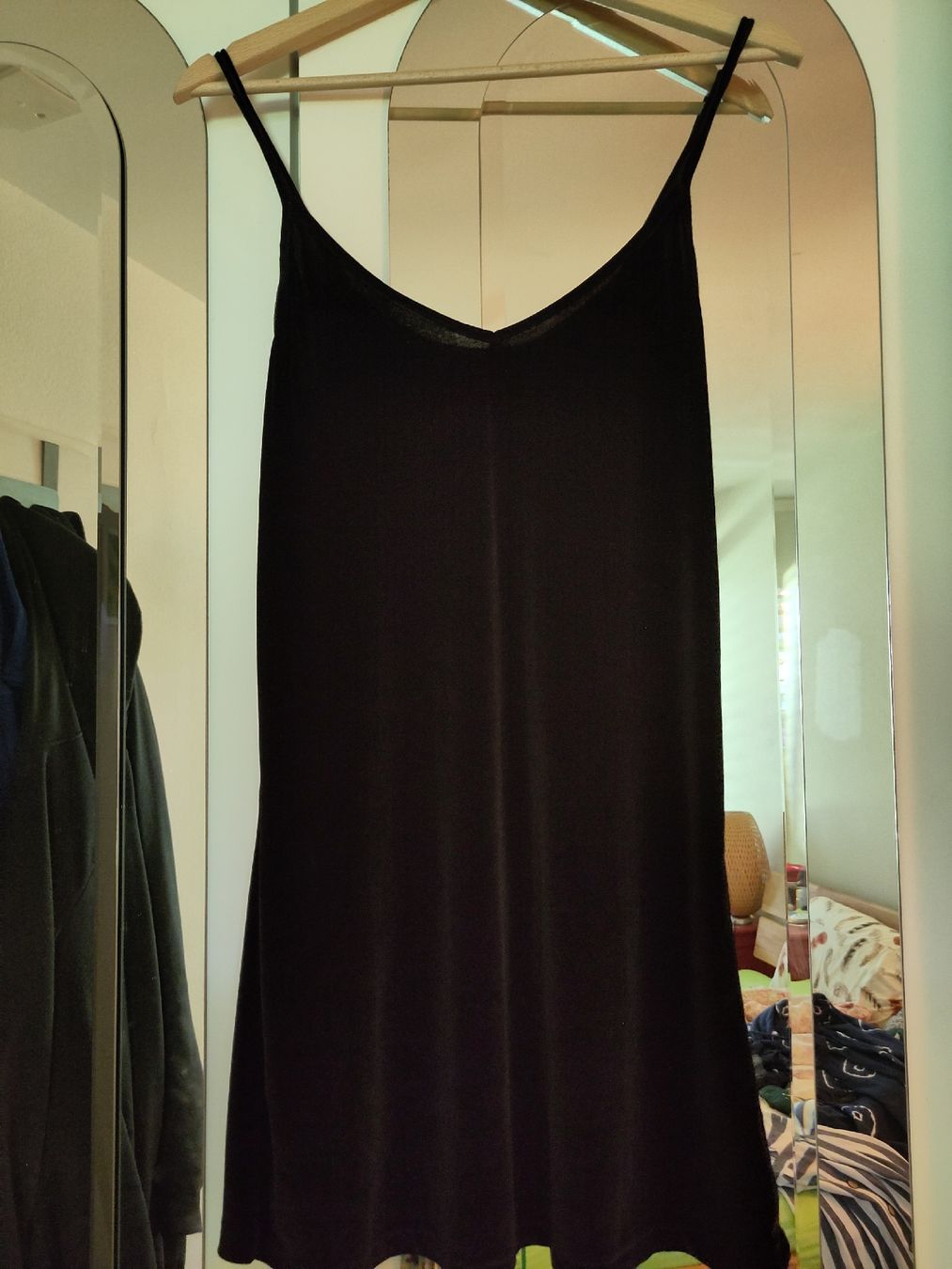 Brandy Melville Vestiti: Schwarzes Samtkleid von Brandy Melville, onesize – Usato da Dübendorf venduto da Cocochala8