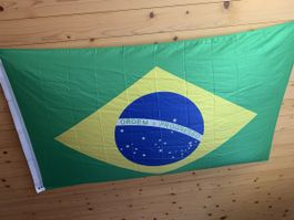 Brasilianische Flagge - ideal für Fussballfans! Neuwertig!