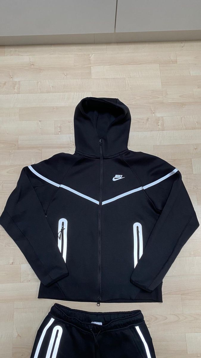 Nike Lotti di vestiti: Nike Tech Fleece Traineranzug 2 Teilig – Usato da Bremgarten AG venduto da Onixplace 1
