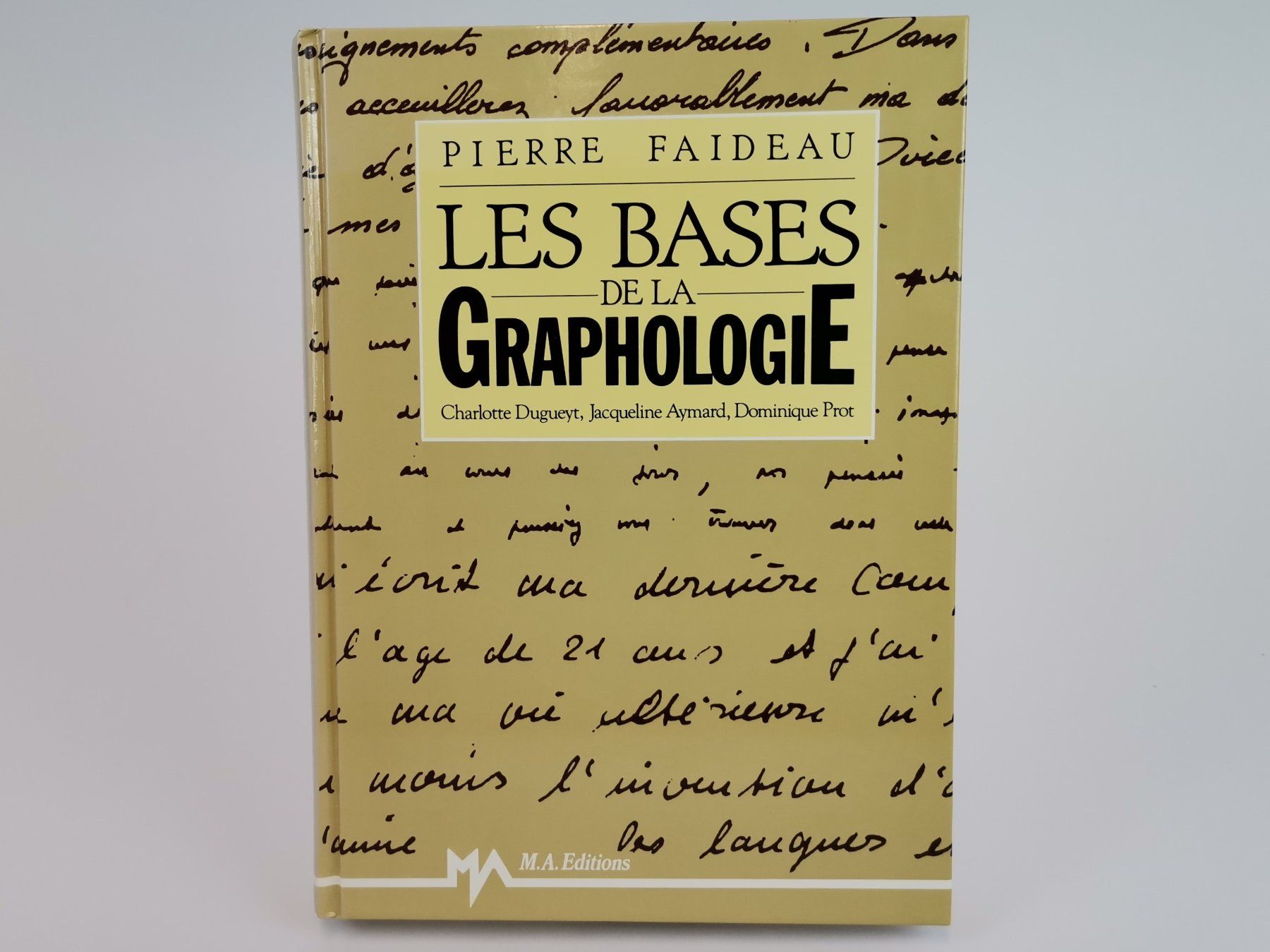 Bücher: BUCH - Les Bases de la Graphologie – Gebraucht aus Schaffhausen von Restwert_SH