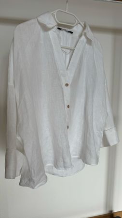 Zara Leinenbluse in schönem Design.