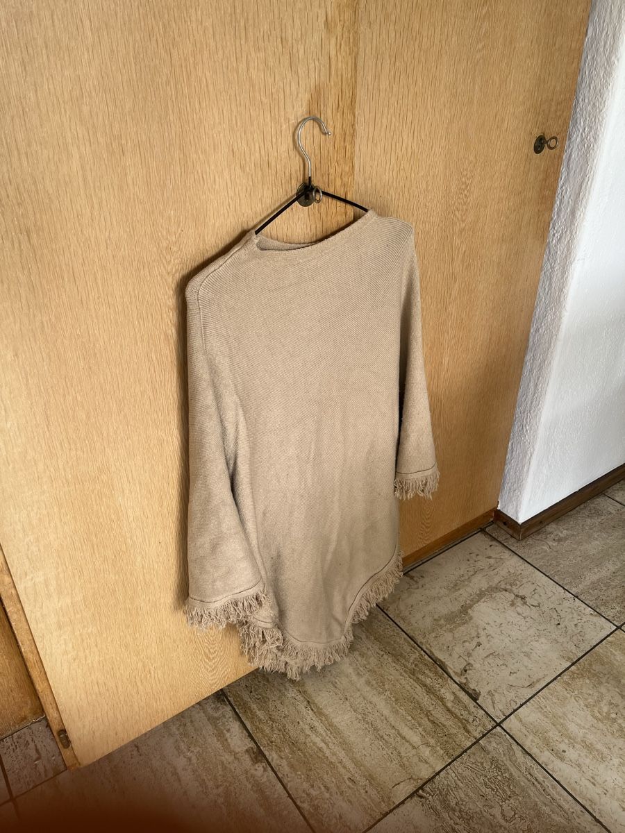 Altro in  Abbigliamento & Accessori: Beige poncho – Nuovo (secondo la descrizione) da Zürich venduto da kin_rpq8 2