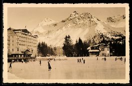 AK Arosa, Eislauf auf dem See, Hotel und Bergpanorama