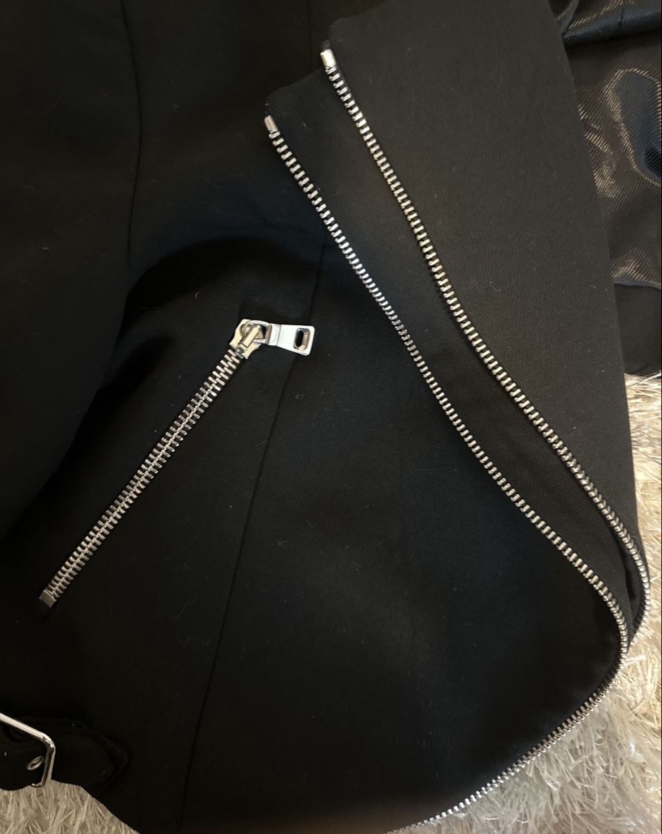 Zara Giacche: Schwarze Zara Bikerjacke – Usato da Uitikon Waldegg venduto da Amour_Zurich 3