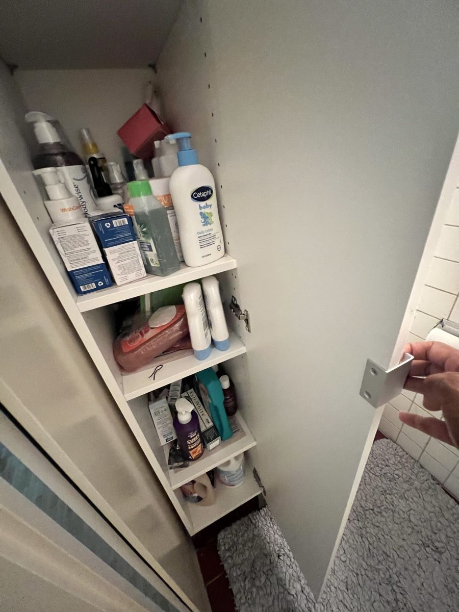 Regale: Bathroom cabinet white 60x30x120cm used – Gebraucht aus Fribourg von pri_b9gq
