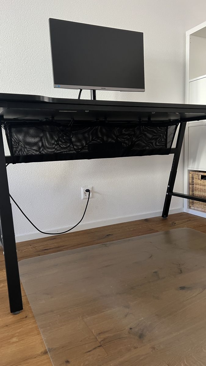 Scrivanie: IKEA Utespelare desk – Nuovo (secondo la descrizione) da Dietikon venduto da atc_fxv9 2