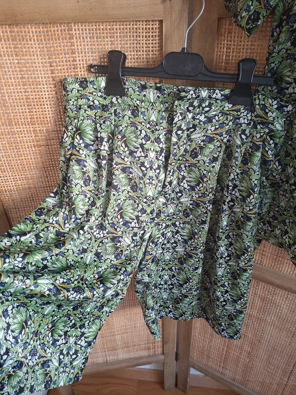 Zara Lotti di vestiti: Ensemble chemise bermuda imprimé fleuri vert taille S Zara – Usato da Genève venduto da a_t_g5kq 3