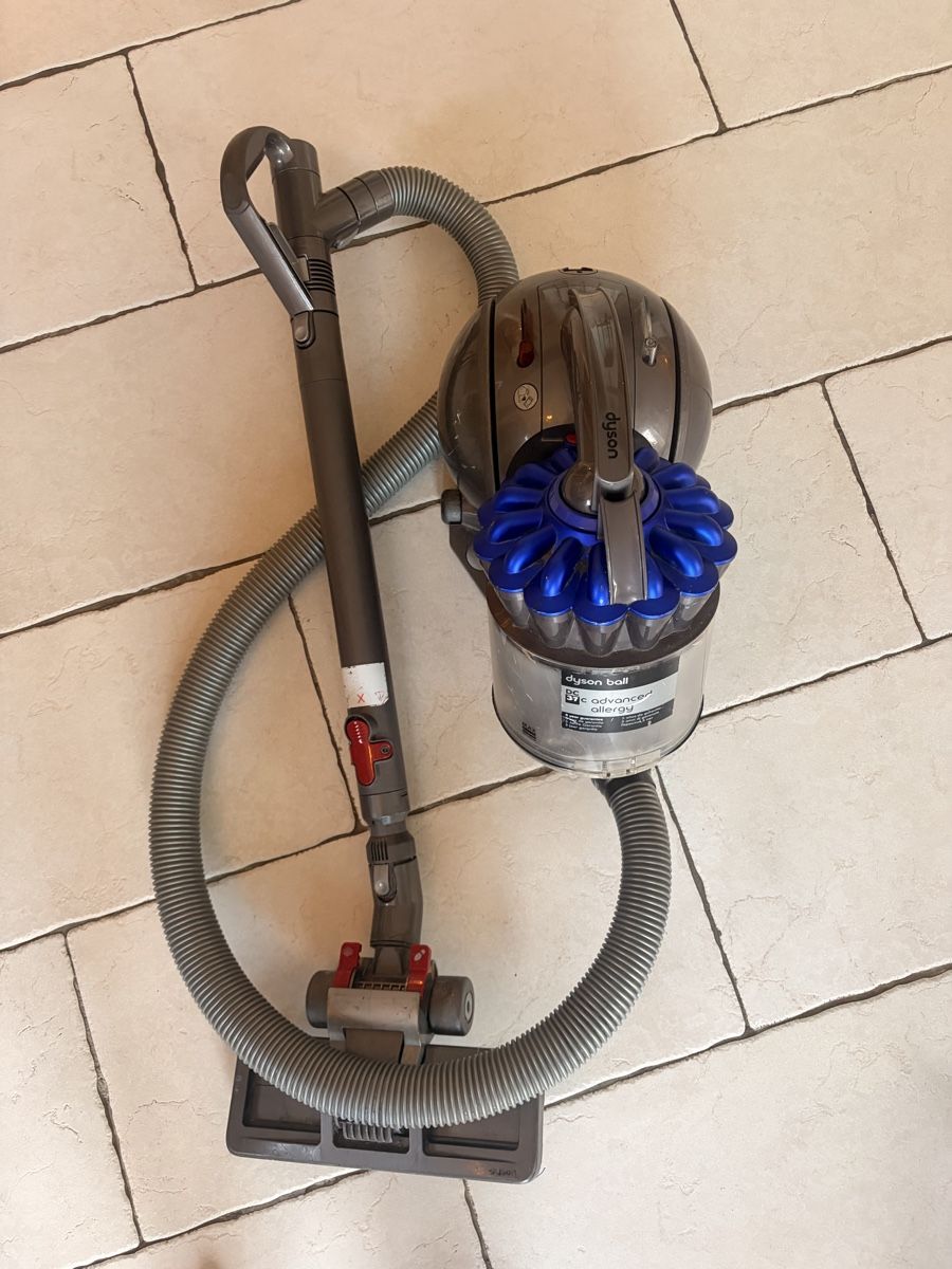 Dyson Aspirapolveri & Accessori: Aspirateur Dyson – Usato da Lavigny venduto da Lea_9rxv