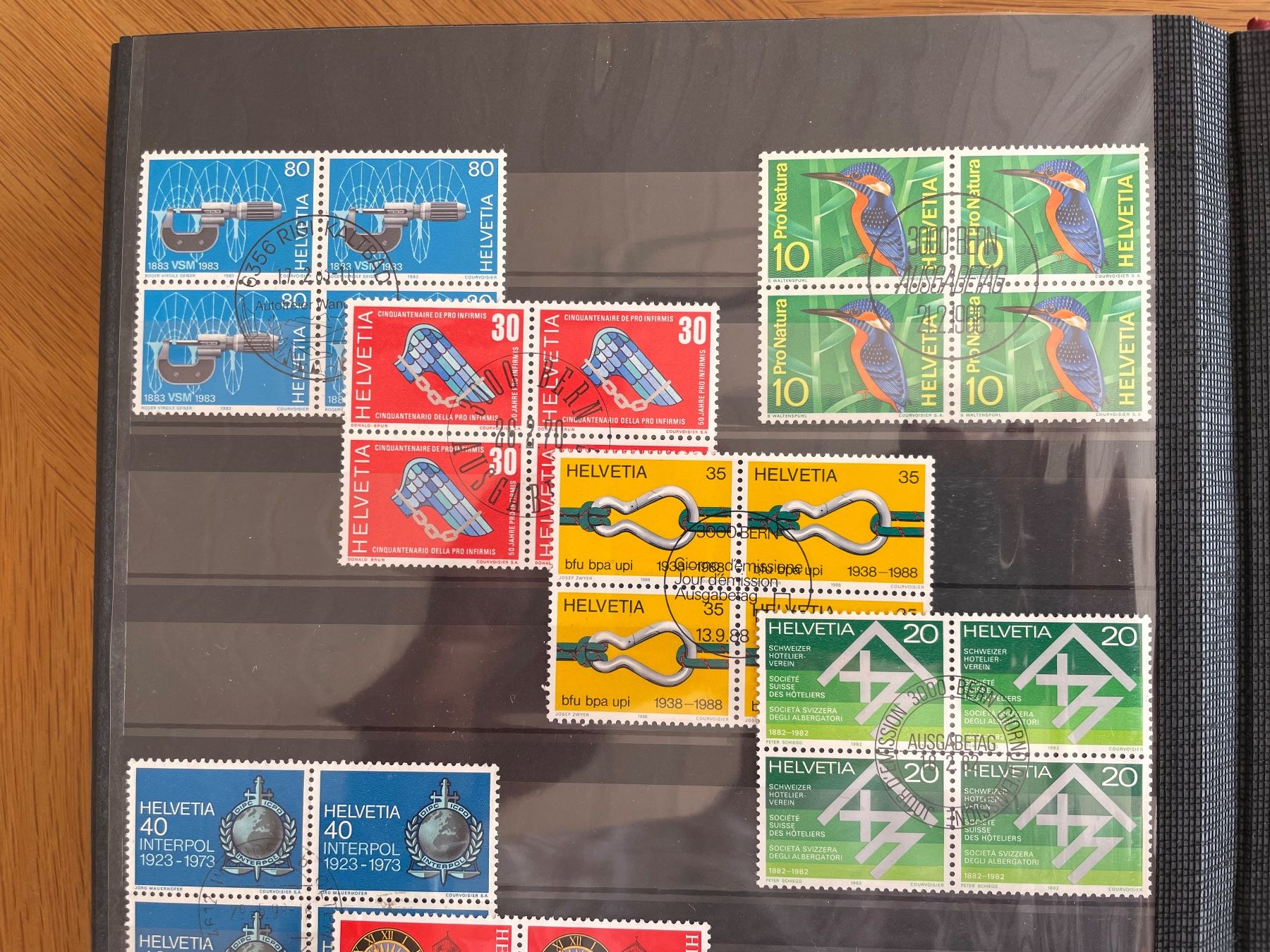 Tutti i francobolli: 20 blocs, festival de couleurs – Usato da Sonceboz-Sombeval venduto da Comment2 4