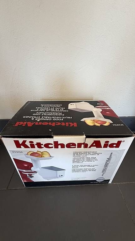 Elettrodomestici da cucina: Robot de cuisine KitchenAid jaune avec accessoires – Usato da Bevaix venduto da FloNat02 2