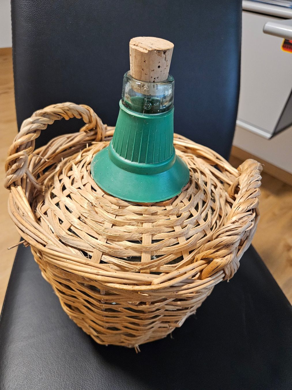 Bouteilles: Alte Korbflasche (Most- oder Schnapsflasche) – D'occasion à Langendorf par Bruenu