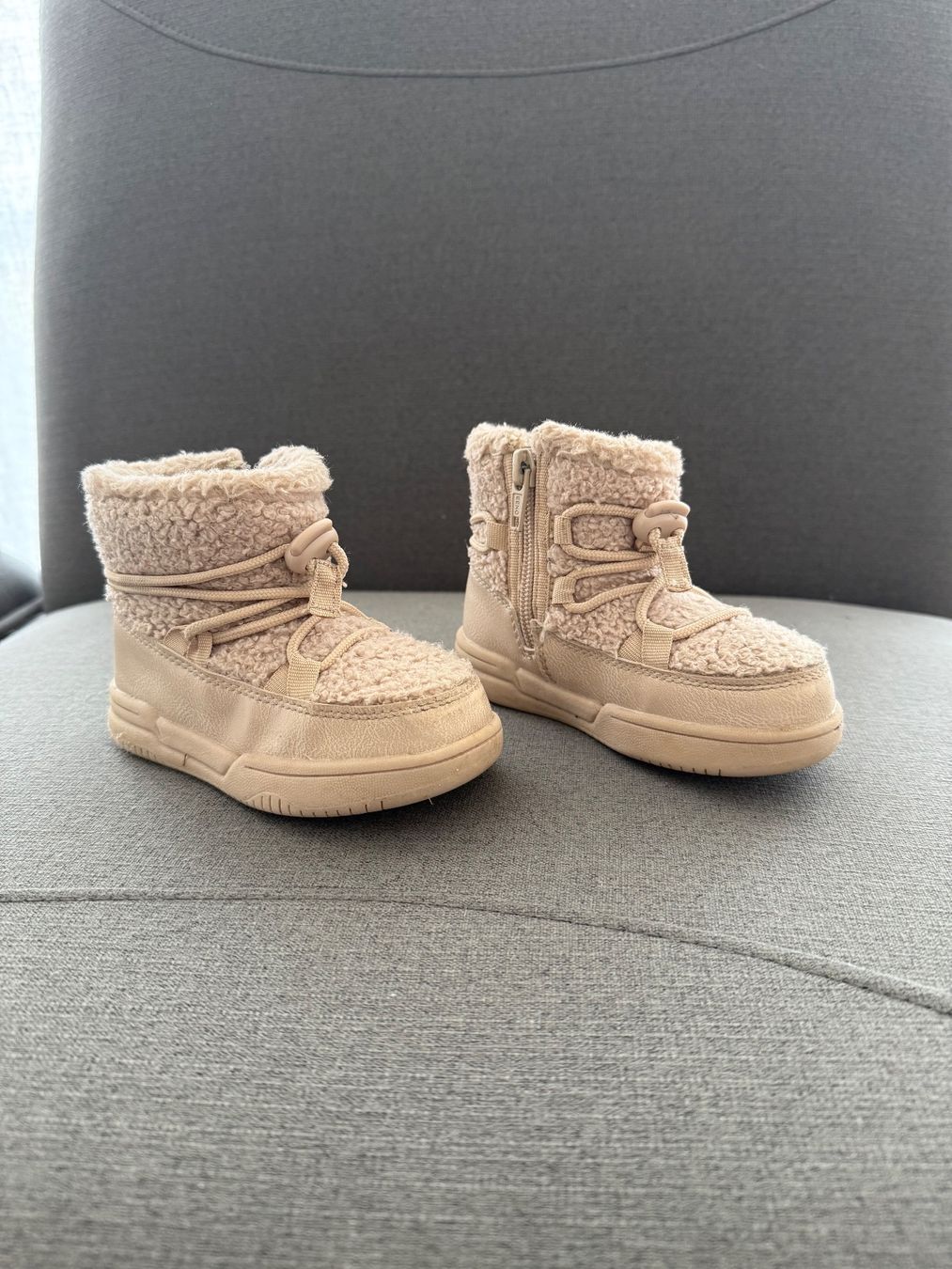 H&M Scarpe per ragazzi: Bottines hiver H&M 23 – Usato da La Neuveville venduto da ste_rk86