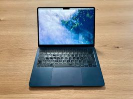 MacBook Air M2 (Sehr guter Zustand & mit Zubehör)