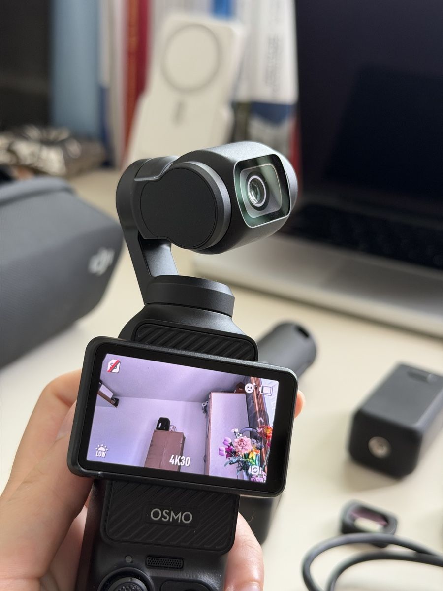 DJI Videocamere: DJI Osmo Pocket 3 Creator Combo perfect condition – Nuovo (secondo la descrizione) da Lausanne venduto da Jane_pikpak 3