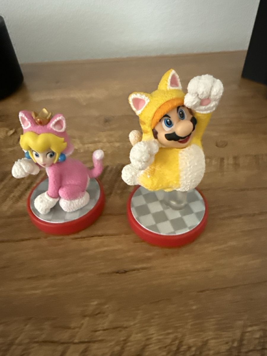 Figurines: Amiibo Cat Figures Peach und Mario – D'occasion à Beromünster par Drusilla7