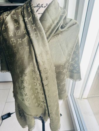 Louis Vuitton Monogram Tuch / Schal 140x140 – Seide & Wolle