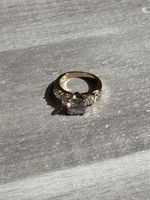Bague dorée ancienne avec pierres